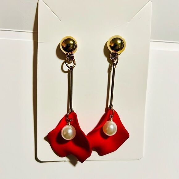 Red Dangle Earrings - Picture 2 of 4